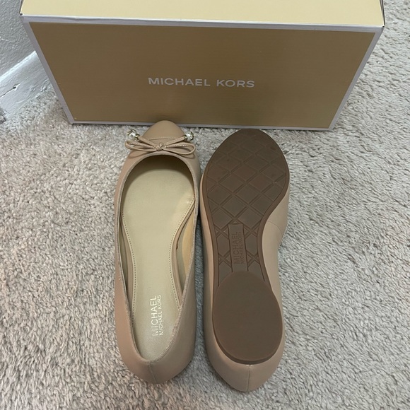 Authentic Michael Kors pointy toe flats brand new worn only once - Picture 3 of 3